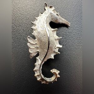 vintage, silver-toned textured seahorse brooch